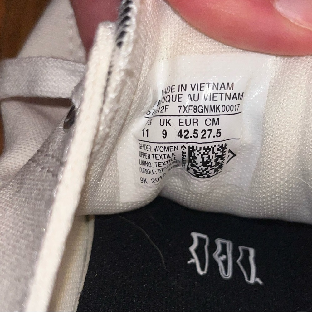 Converse - Picture 3 of 3